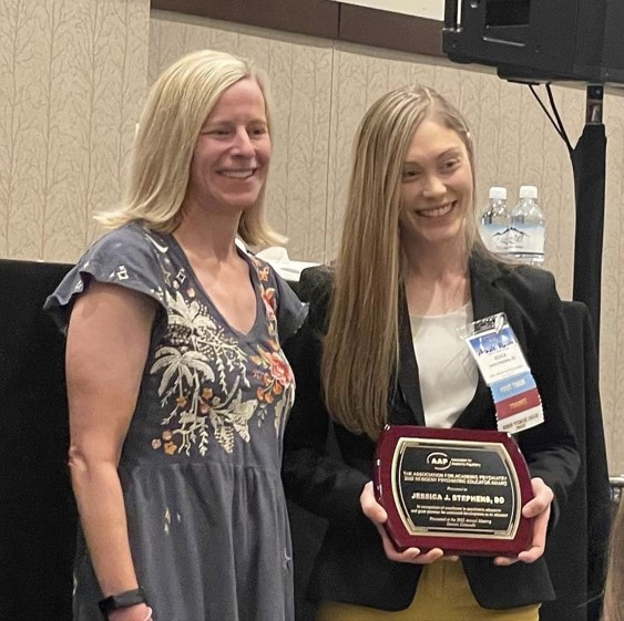 Second Year Child Fellow, Jessica Stephens, DO, received 2nd place for her RREM poster at the 2023 American Association of Psychiatry Residency Training (AADPRT) meeting.